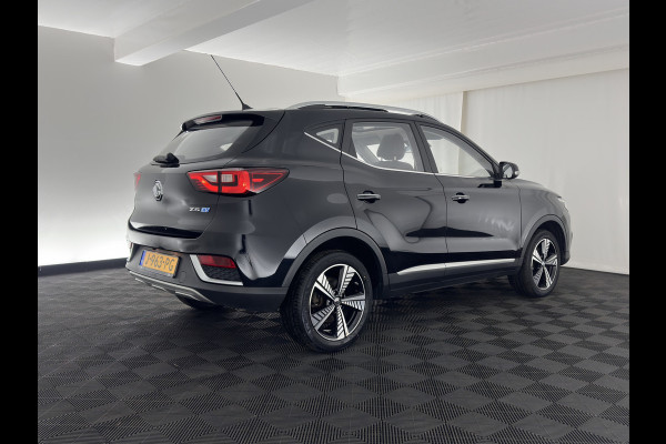 MG ZS EV Luxury 45 kWh (INCL-BTW) Aut. *PANO | LUXURY-LEATHER | CCS-FASTLOADER | KEYLESS | NAVI-FULLMAP | ADAPTIVE-CRUISE | CAMERA | HEATED-SPORTSEATS | CARPLAY | BLINDSPOT | DAB | LANE-ASSIST | PRIVACY-GLASS | 17"