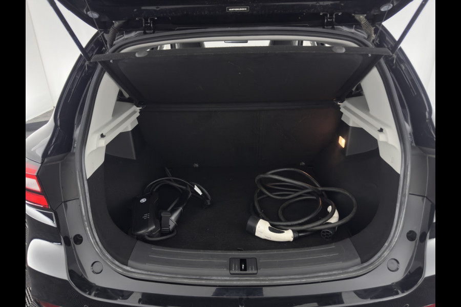 MG ZS EV Luxury 45 kWh (INCL-BTW) Aut. *PANO | LUXURY-LEATHER | CCS-FASTLOADER | KEYLESS | NAVI-FULLMAP | ADAPTIVE-CRUISE | CAMERA | HEATED-SPORTSEATS | CARPLAY | BLINDSPOT | DAB | LANE-ASSIST | PRIVACY-GLASS | 17"