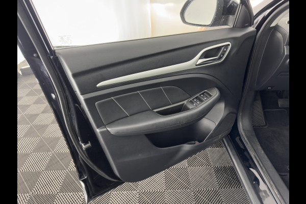 MG ZS EV Luxury 45 kWh (INCL-BTW) Aut. *PANO | LUXURY-LEATHER | CCS-FASTLOADER | KEYLESS | NAVI-FULLMAP | ADAPTIVE-CRUISE | CAMERA | HEATED-SPORTSEATS | CARPLAY | BLINDSPOT | DAB | LANE-ASSIST | PRIVACY-GLASS | 17"
