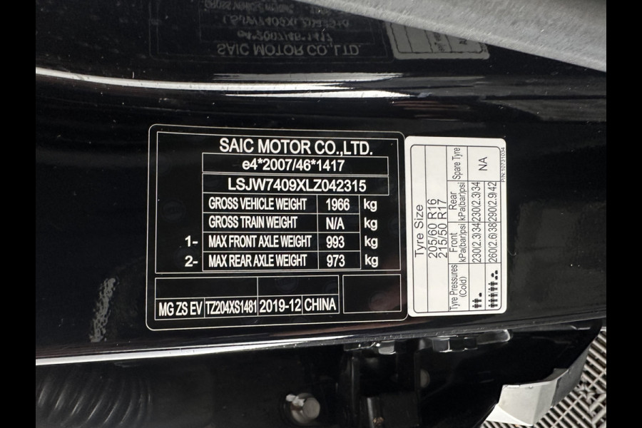 MG ZS EV Luxury 45 kWh (INCL-BTW) Aut. *PANO | LUXURY-LEATHER | CCS-FASTLOADER | KEYLESS | NAVI-FULLMAP | ADAPTIVE-CRUISE | CAMERA | HEATED-SPORTSEATS | CARPLAY | BLINDSPOT | DAB | LANE-ASSIST | PRIVACY-GLASS | 17"