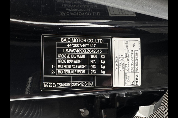 MG ZS EV Luxury 45 kWh (INCL-BTW) Aut. *PANO | LUXURY-LEATHER | CCS-FASTLOADER | KEYLESS | NAVI-FULLMAP | ADAPTIVE-CRUISE | CAMERA | HEATED-SPORTSEATS | CARPLAY | BLINDSPOT | DAB | LANE-ASSIST | PRIVACY-GLASS | 17"