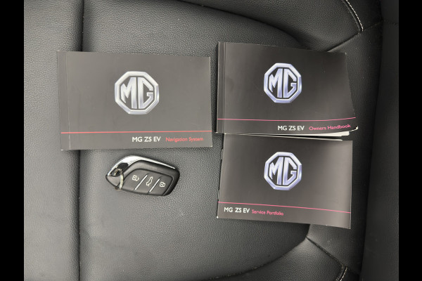 MG ZS EV Luxury 45 kWh (INCL-BTW) Aut. *PANO | LUXURY-LEATHER | CCS-FASTLOADER | KEYLESS | NAVI-FULLMAP | ADAPTIVE-CRUISE | CAMERA | HEATED-SPORTSEATS | CARPLAY | BLINDSPOT | DAB | LANE-ASSIST | PRIVACY-GLASS | 17"