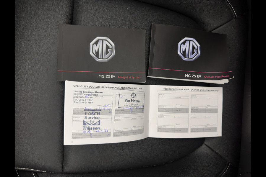MG ZS EV Luxury 45 kWh (INCL-BTW) Aut. *PANO | LUXURY-LEATHER | CCS-FASTLOADER | KEYLESS | NAVI-FULLMAP | ADAPTIVE-CRUISE | CAMERA | HEATED-SPORTSEATS | CARPLAY | BLINDSPOT | DAB | LANE-ASSIST | PRIVACY-GLASS | 17"