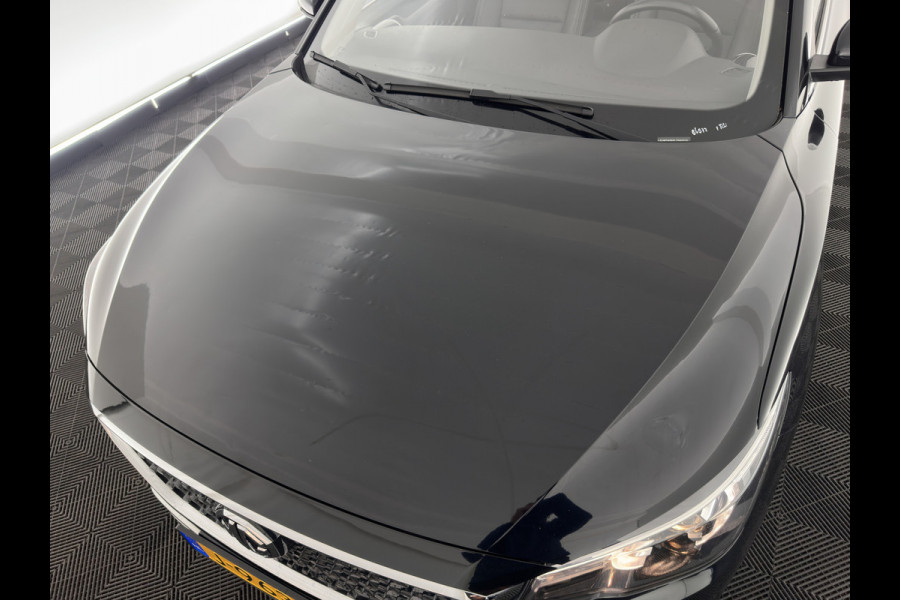MG ZS EV Luxury 45 kWh (INCL-BTW) Aut. *PANO | LUXURY-LEATHER | CCS-FASTLOADER | KEYLESS | NAVI-FULLMAP | ADAPTIVE-CRUISE | CAMERA | HEATED-SPORTSEATS | CARPLAY | BLINDSPOT | DAB | LANE-ASSIST | PRIVACY-GLASS | 17"