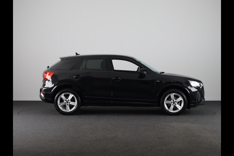 Audi Q2 35 TFSI S Edition 150 pk S-tronic | Verlengde garantie | Navigatie | Parkeersensoren achter | Adaptieve cruise control | Stoelverwarming | S-Line |