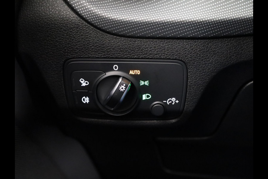 Audi Q2 35 TFSI S Edition 150 pk S-tronic | Verlengde garantie | Navigatie | Parkeersensoren achter | Adaptieve cruise control | Stoelverwarming | S-Line |