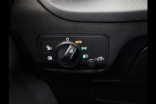 Audi Q2 35 TFSI S Edition 150 pk S-tronic | Verlengde garantie | Navigatie | Parkeersensoren achter | Adaptieve cruise control | Stoelverwarming | S-Line |