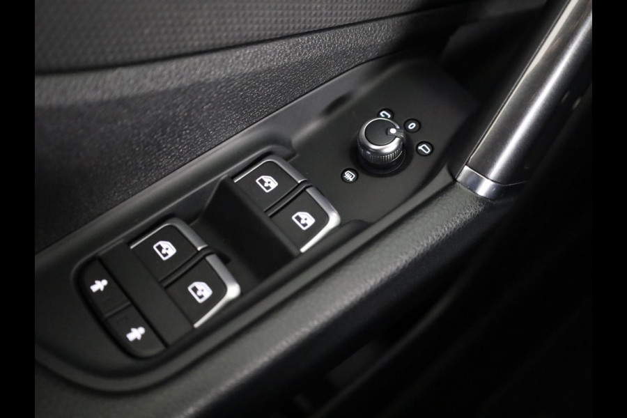 Audi Q2 35 TFSI S Edition 150 pk S-tronic | Verlengde garantie | Navigatie | Parkeersensoren achter | Adaptieve cruise control | Stoelverwarming | S-Line |