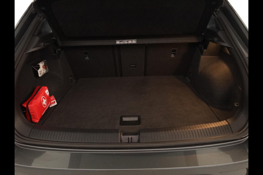Volkswagen T-Roc 1.5 TSI Sport Business R 150pk DSG| Pano.dak| 19'LM-velgen| trekhaak| Camera