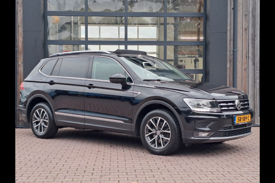 Volkswagen Tiguan Allspace 1.4 TSI Comfortline Business 7p. | Pano | Trekhaak | Stoelverwarming | Navi | ACC | App-connect | Elek. achterklep | All-seasons |