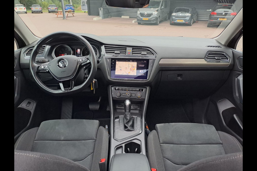 Volkswagen Tiguan Allspace 1.4 TSI Comfortline Business 7p. | Pano | Trekhaak | Stoelverwarming | Navi | ACC | App-connect | Elek. achterklep | All-seasons |