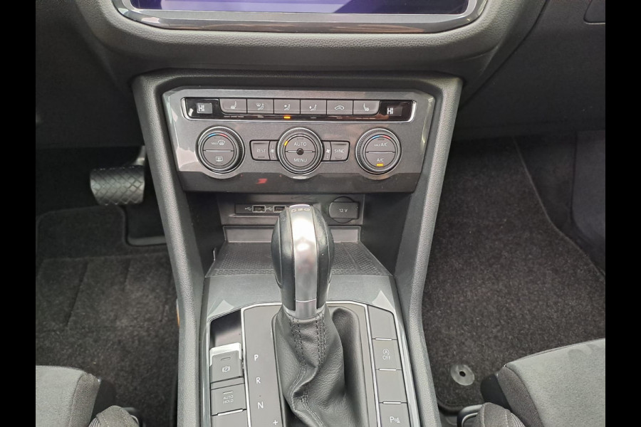 Volkswagen Tiguan Allspace 1.4 TSI Comfortline Business 7p. | Pano | Trekhaak | Stoelverwarming | Navi | ACC | App-connect | Elek. achterklep | All-seasons |