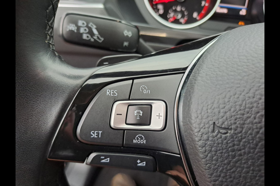 Volkswagen Tiguan Allspace 1.4 TSI Comfortline Business 7p. | Pano | Trekhaak | Stoelverwarming | Navi | ACC | App-connect | Elek. achterklep | All-seasons |
