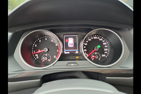 Volkswagen Tiguan Allspace 1.4 TSI Comfortline Business 7p. | Pano | Trekhaak | Stoelverwarming | Navi | ACC | App-connect | Elek. achterklep | All-seasons |