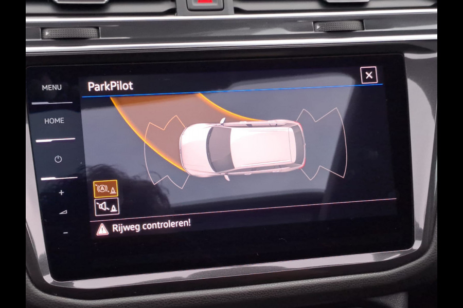 Volkswagen Tiguan Allspace 1.4 TSI Comfortline Business 7p. | Pano | Trekhaak | Stoelverwarming | Navi | ACC | App-connect | Elek. achterklep | All-seasons |