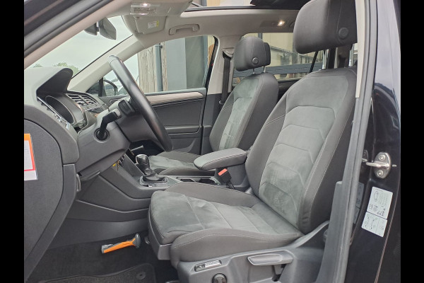 Volkswagen Tiguan Allspace 1.4 TSI Comfortline Business 7p. | Pano | Trekhaak | Stoelverwarming | Navi | ACC | App-connect | Elek. achterklep | All-seasons |