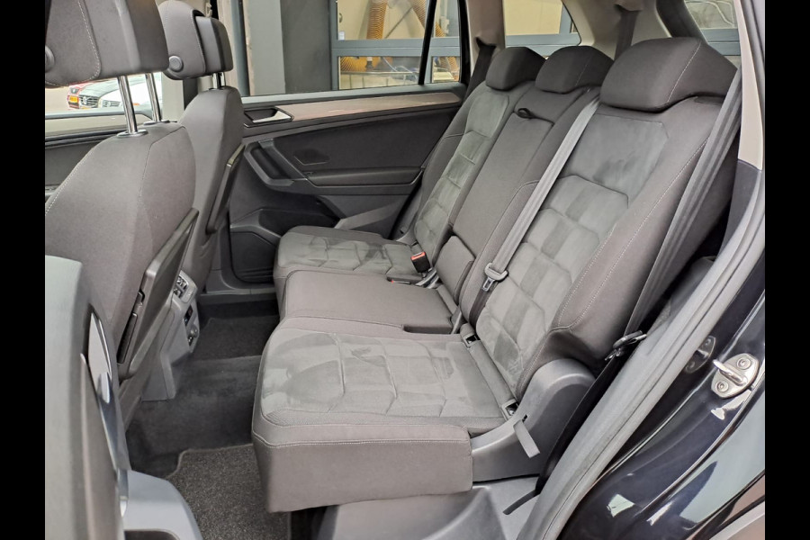 Volkswagen Tiguan Allspace 1.4 TSI Comfortline Business 7p. | Pano | Trekhaak | Stoelverwarming | Navi | ACC | App-connect | Elek. achterklep | All-seasons |