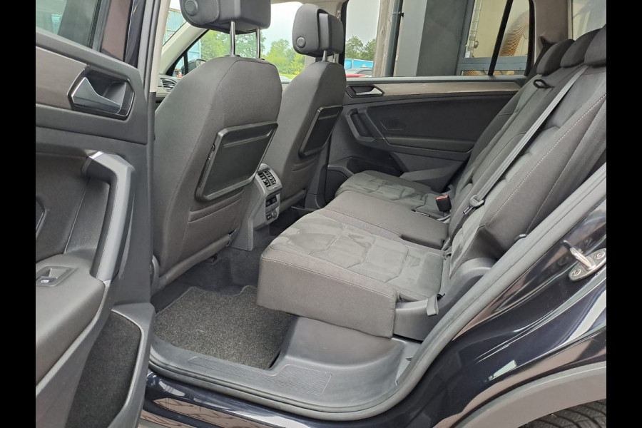 Volkswagen Tiguan Allspace 1.4 TSI Comfortline Business 7p. | Pano | Trekhaak | Stoelverwarming | Navi | ACC | App-connect | Elek. achterklep | All-seasons |