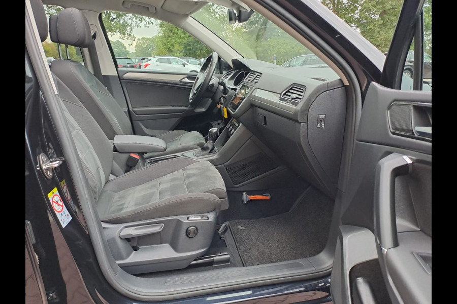Volkswagen Tiguan Allspace 1.4 TSI Comfortline Business 7p. | Pano | Trekhaak | Stoelverwarming | Navi | ACC | App-connect | Elek. achterklep | All-seasons |