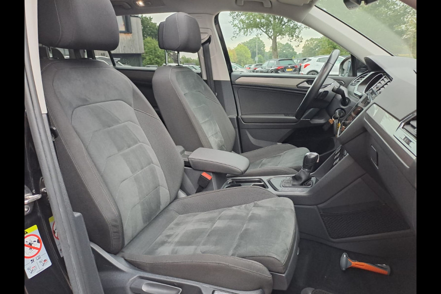 Volkswagen Tiguan Allspace 1.4 TSI Comfortline Business 7p. | Pano | Trekhaak | Stoelverwarming | Navi | ACC | App-connect | Elek. achterklep | All-seasons |