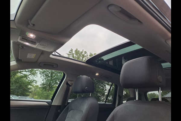 Volkswagen Tiguan Allspace 1.4 TSI Comfortline Business 7p. | Pano | Trekhaak | Stoelverwarming | Navi | ACC | App-connect | Elek. achterklep | All-seasons |