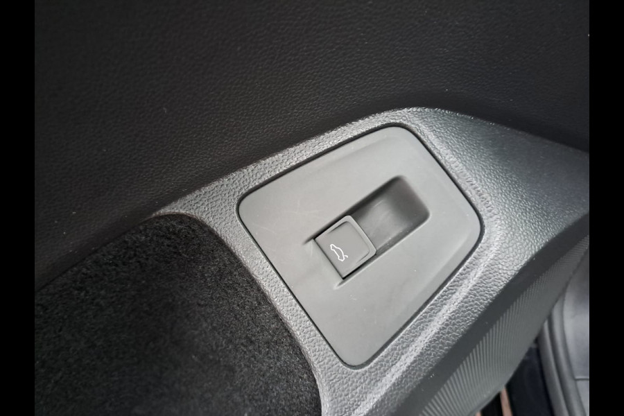 Volkswagen Tiguan Allspace 1.4 TSI Comfortline Business 7p. | Pano | Trekhaak | Stoelverwarming | Navi | ACC | App-connect | Elek. achterklep | All-seasons |
