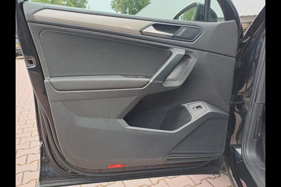 Volkswagen Tiguan Allspace 1.4 TSI Comfortline Business 7p. | Pano | Trekhaak | Stoelverwarming | Navi | ACC | App-connect | Elek. achterklep | All-seasons |