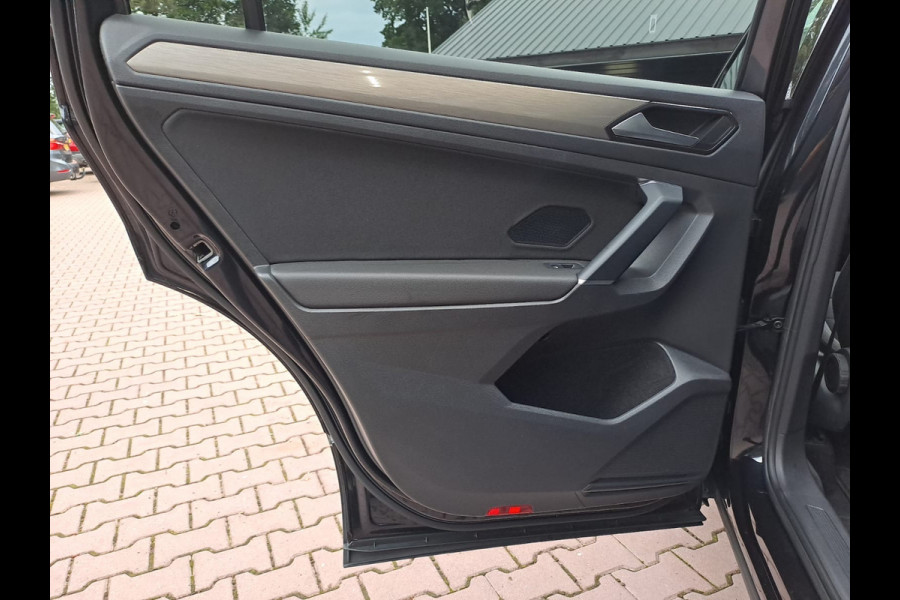 Volkswagen Tiguan Allspace 1.4 TSI Comfortline Business 7p. | Pano | Trekhaak | Stoelverwarming | Navi | ACC | App-connect | Elek. achterklep | All-seasons |