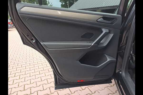 Volkswagen Tiguan Allspace 1.4 TSI Comfortline Business 7p. | Pano | Trekhaak | Stoelverwarming | Navi | ACC | App-connect | Elek. achterklep | All-seasons |