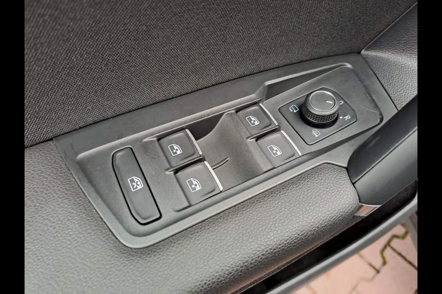 Volkswagen Tiguan Allspace 1.4 TSI Comfortline Business 7p. | Pano | Trekhaak | Stoelverwarming | Navi | ACC | App-connect | Elek. achterklep | All-seasons |