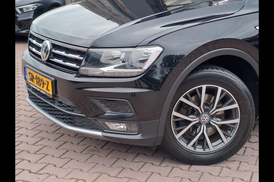 Volkswagen Tiguan Allspace 1.4 TSI Comfortline Business 7p. | Pano | Trekhaak | Stoelverwarming | Navi | ACC | App-connect | Elek. achterklep | All-seasons |