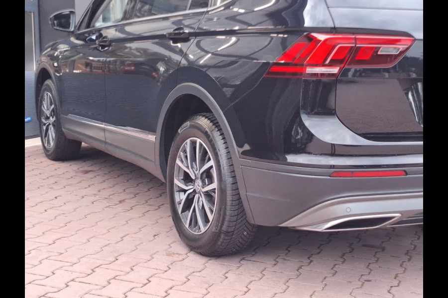 Volkswagen Tiguan Allspace 1.4 TSI Comfortline Business 7p. | Pano | Trekhaak | Stoelverwarming | Navi | ACC | App-connect | Elek. achterklep | All-seasons |