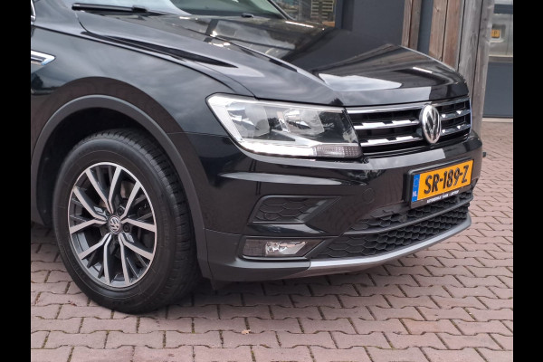 Volkswagen Tiguan Allspace 1.4 TSI Comfortline Business 7p. | Pano | Trekhaak | Stoelverwarming | Navi | ACC | App-connect | Elek. achterklep | All-seasons |