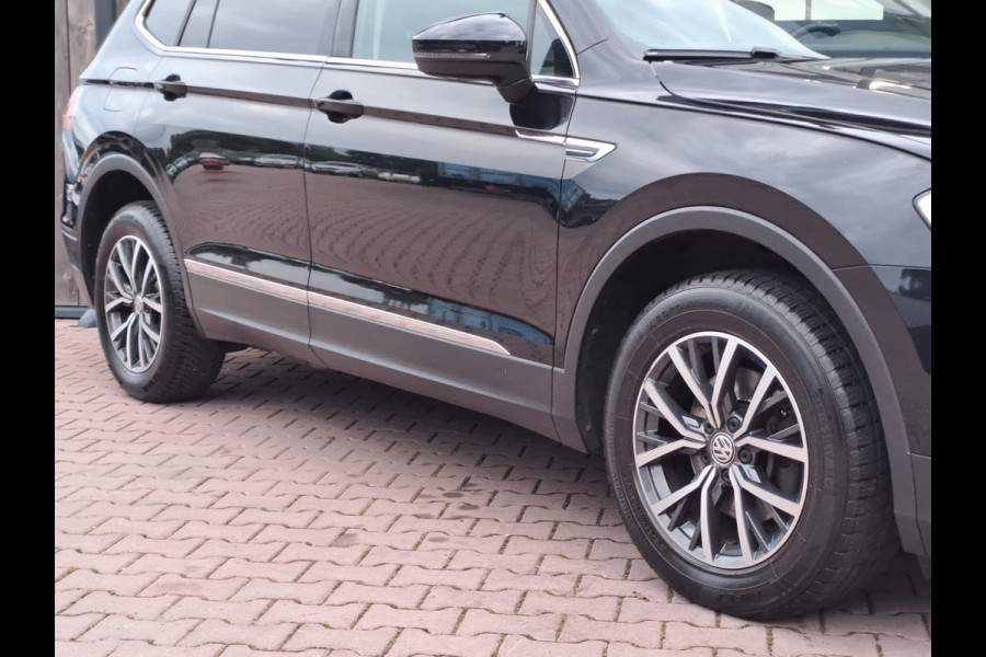 Volkswagen Tiguan Allspace 1.4 TSI Comfortline Business 7p. | Pano | Trekhaak | Stoelverwarming | Navi | ACC | App-connect | Elek. achterklep | All-seasons |