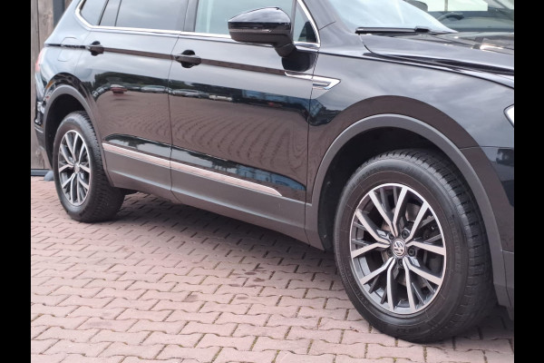 Volkswagen Tiguan Allspace 1.4 TSI Comfortline Business 7p. | Pano | Trekhaak | Stoelverwarming | Navi | ACC | App-connect | Elek. achterklep | All-seasons |
