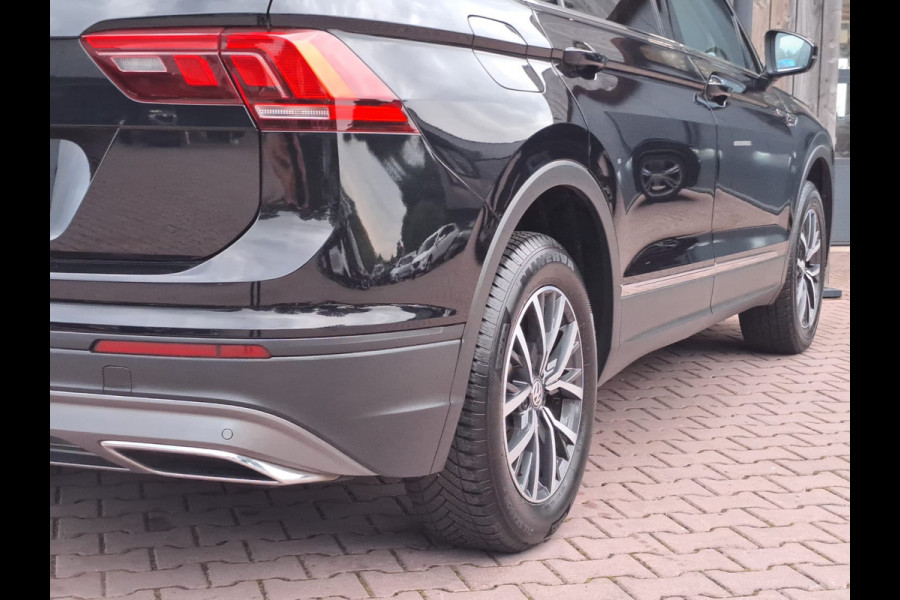Volkswagen Tiguan Allspace 1.4 TSI Comfortline Business 7p. | Pano | Trekhaak | Stoelverwarming | Navi | ACC | App-connect | Elek. achterklep | All-seasons |