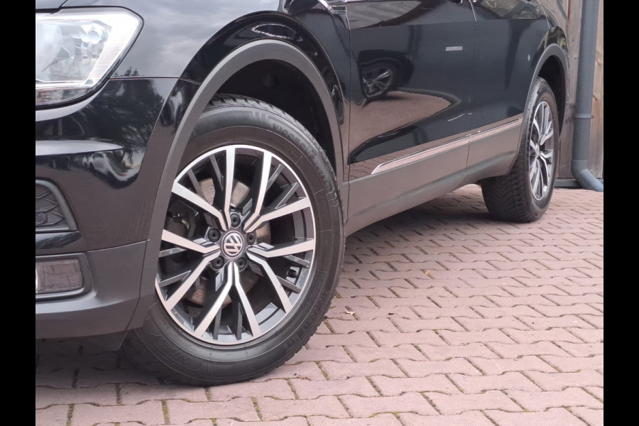 Volkswagen Tiguan Allspace 1.4 TSI Comfortline Business 7p. | Pano | Trekhaak | Stoelverwarming | Navi | ACC | App-connect | Elek. achterklep | All-seasons |
