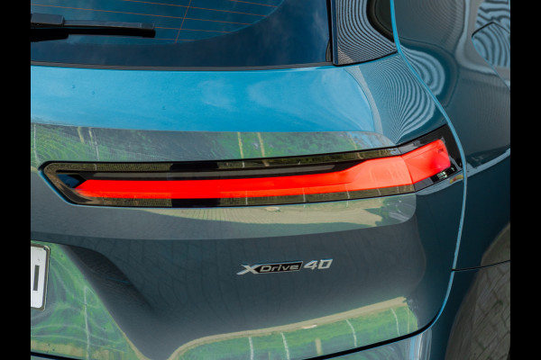 BMW iX xDrive40 - Sportpakket - Pano - Harman Kardon - Stoelventilatie - Driving Ass Prof