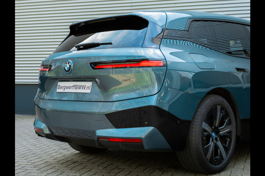 BMW iX xDrive40 - Sportpakket - Pano - Harman Kardon - Stoelventilatie - Driving Ass Prof