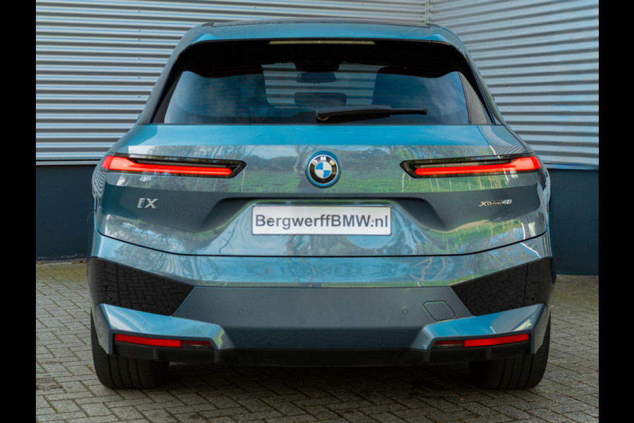 BMW iX xDrive40 - Sportpakket - Pano - Harman Kardon - Stoelventilatie - Driving Ass Prof