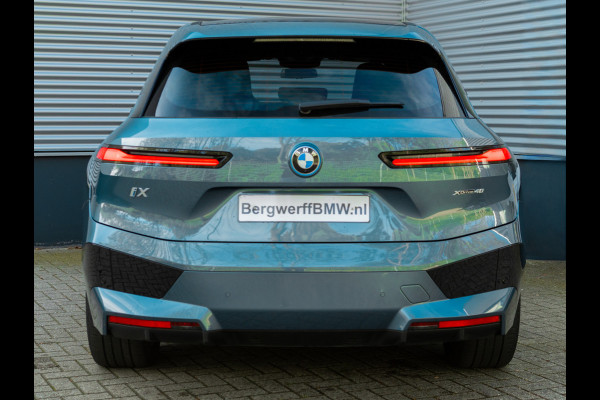 BMW iX xDrive40 - Sportpakket - Pano - Harman Kardon - Stoelventilatie - Driving Ass Prof