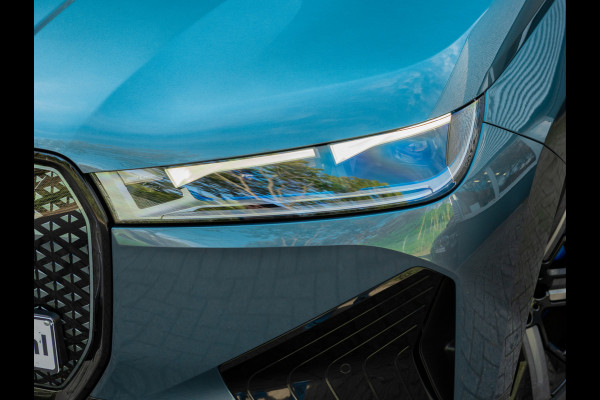 BMW iX xDrive40 - Sportpakket - Pano - Harman Kardon - Stoelventilatie - Driving Ass Prof