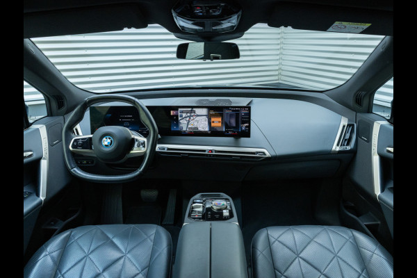 BMW iX xDrive40 - Sportpakket - Pano - Harman Kardon - Stoelventilatie - Driving Ass Prof