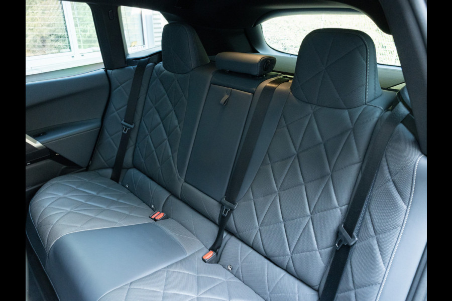 BMW iX xDrive40 - Sportpakket - Pano - Harman Kardon - Stoelventilatie - Driving Ass Prof