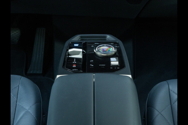 BMW iX xDrive40 - Sportpakket - Pano - Harman Kardon - Stoelventilatie - Driving Ass Prof