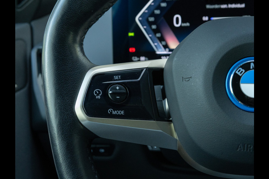 BMW iX xDrive40 - Sportpakket - Pano - Harman Kardon - Stoelventilatie - Driving Ass Prof
