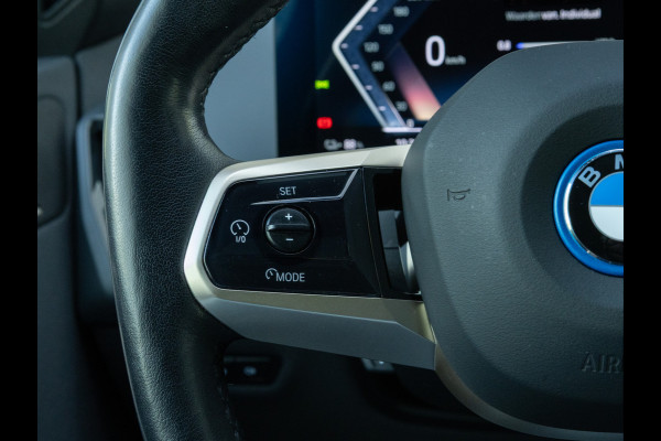BMW iX xDrive40 - Sportpakket - Pano - Harman Kardon - Stoelventilatie - Driving Ass Prof
