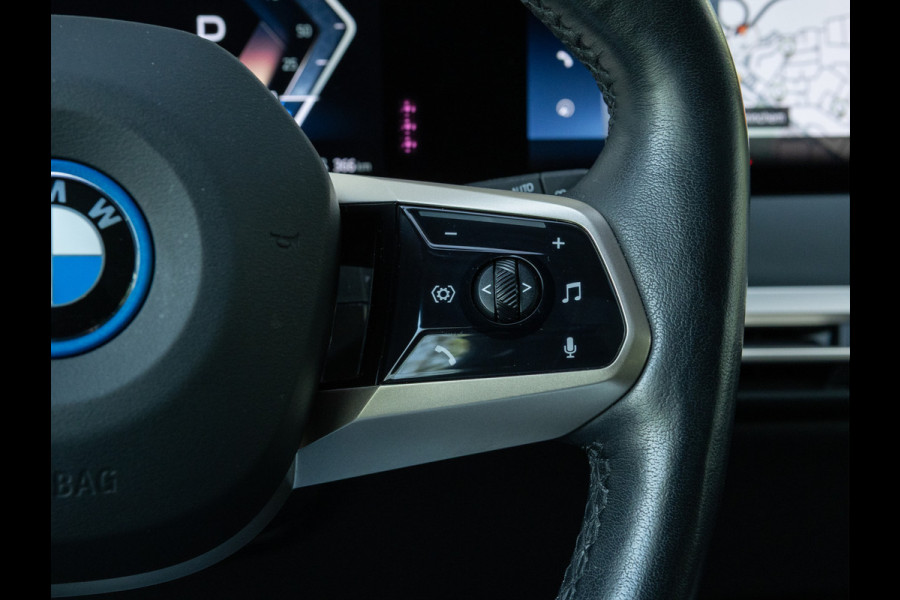 BMW iX xDrive40 - Sportpakket - Pano - Harman Kardon - Stoelventilatie - Driving Ass Prof