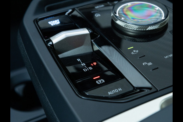 BMW iX xDrive40 - Sportpakket - Pano - Harman Kardon - Stoelventilatie - Driving Ass Prof