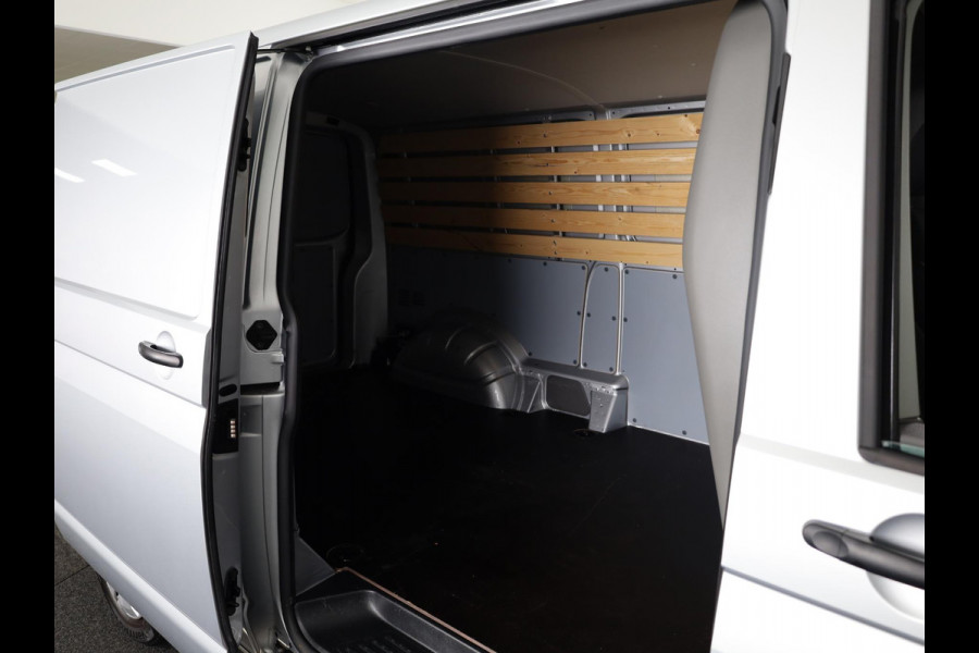 Volkswagen Transporter Eco Business L2 28 2.0 TDI 110 110 pk | Verlengde garantie | Navigatie via App | Trekhaak | Parkeersensoren achter | Cruise control |